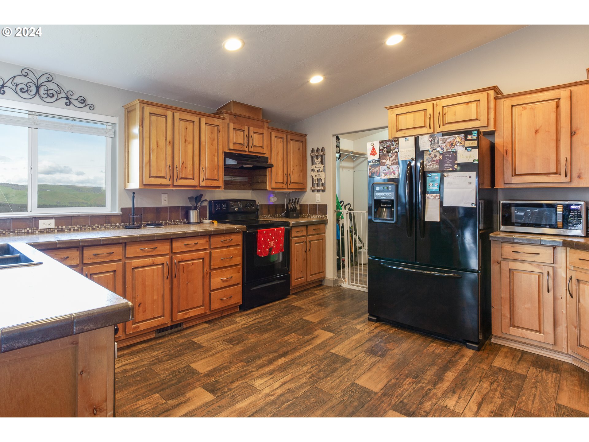 5940 Cherry Heights Road The Dalles, OR 97058 - Photo 22 of 47 Kitchen