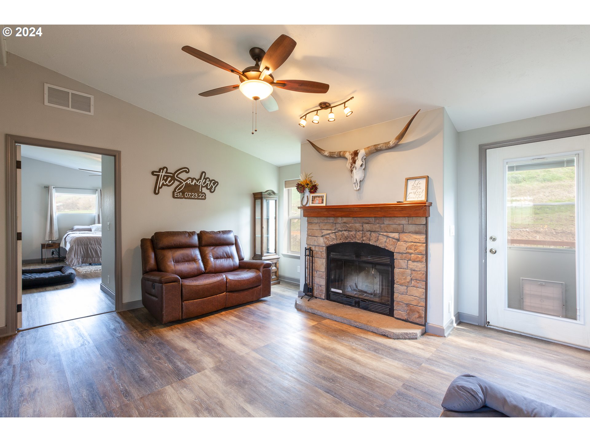 5940 Cherry Heights Road The Dalles, OR 97058 - Photo 27 of 47 Den/Office