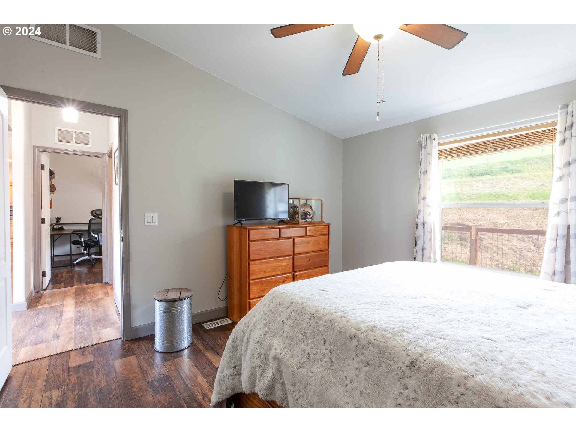 5940 Cherry Heights Road The Dalles, OR 97058 - Photo 36 of 47 Bedroom