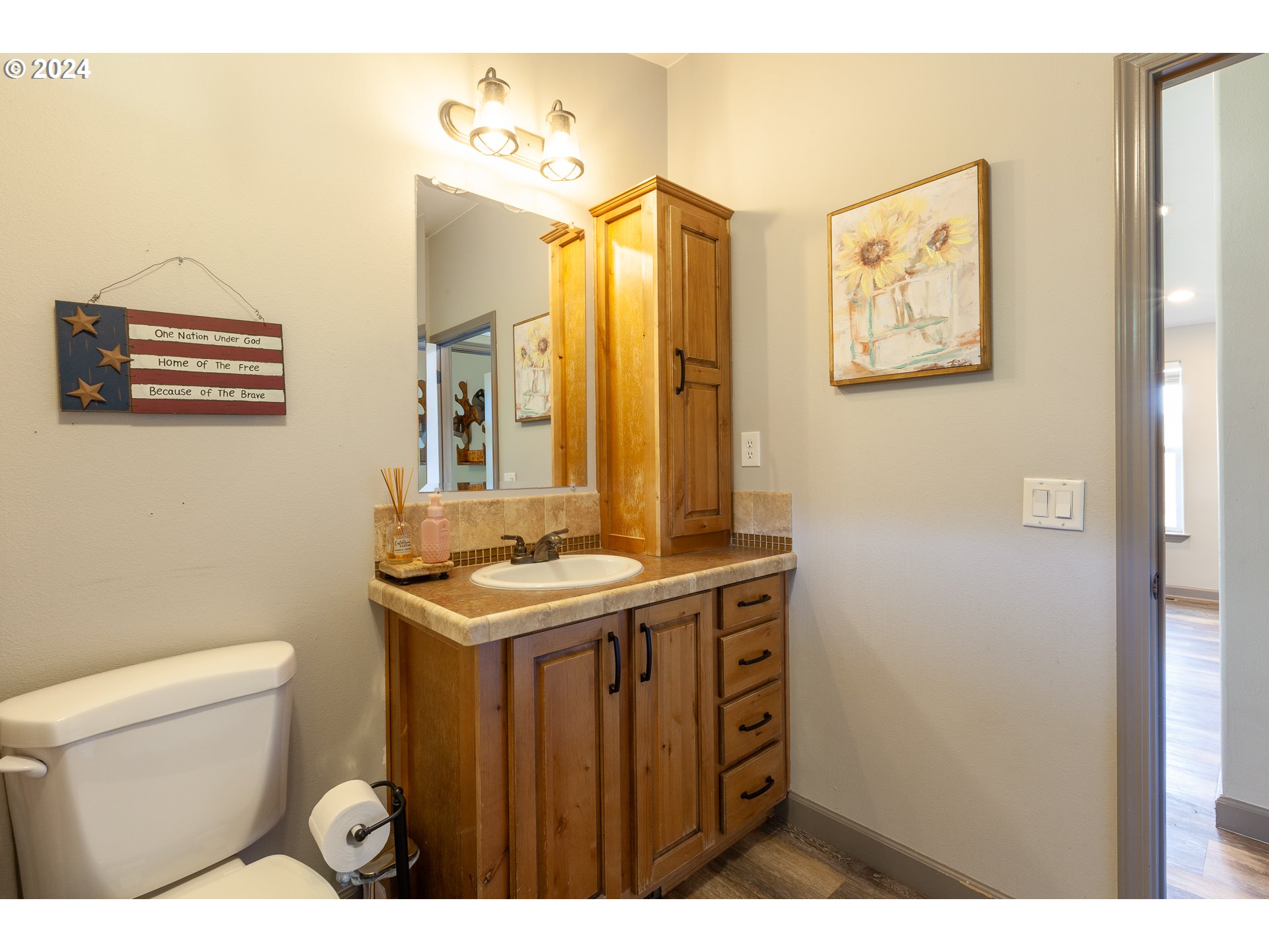 5940 Cherry Heights Road The Dalles, OR 97058 - Photo 38 of 47 Bathroom