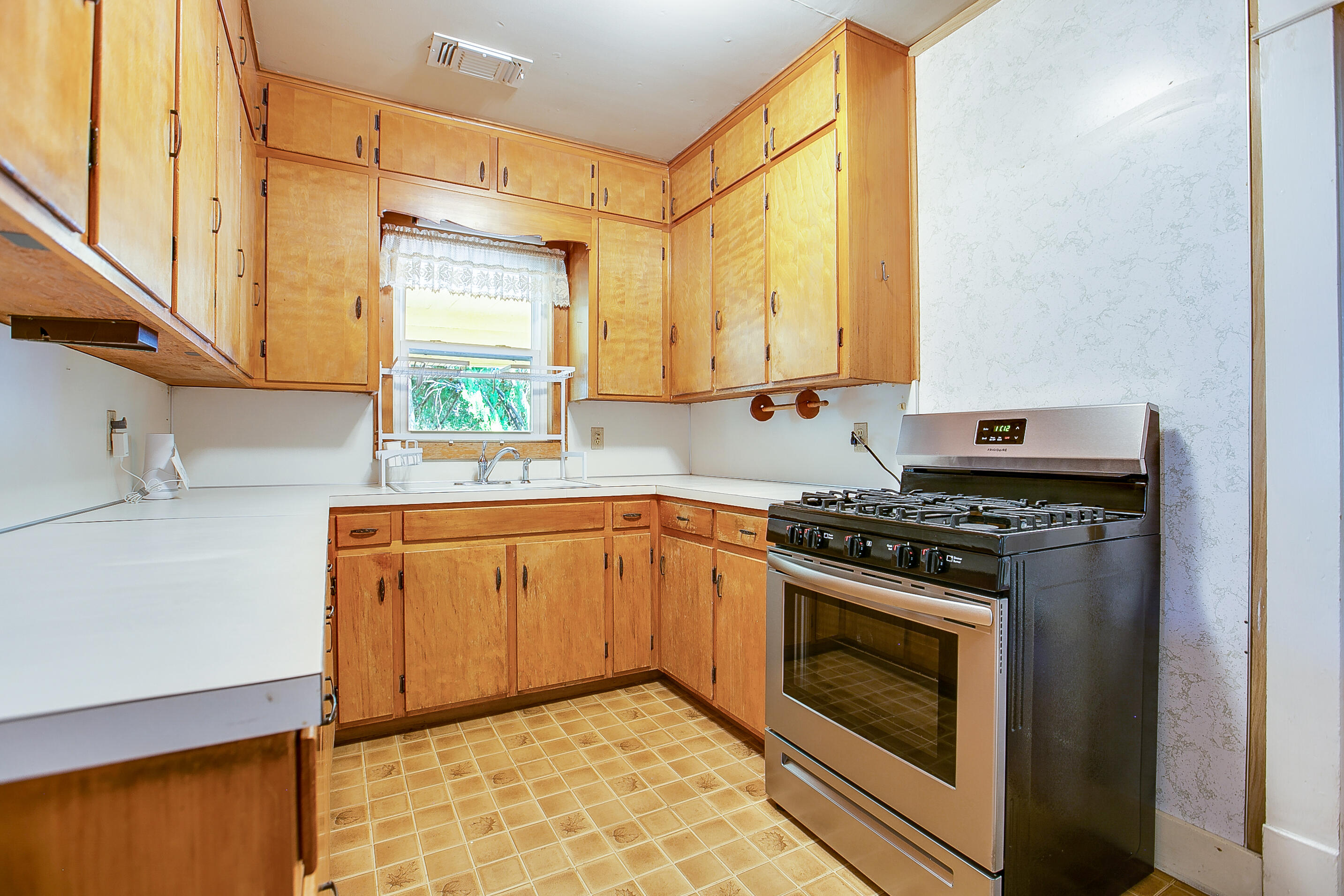 1305 North 8th Street Ballinger, TX 76821 - Photo 13 of 26 6L4A3428Blended