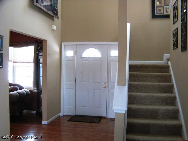 444 Edgemont Road Stroudsburg, PA 18360 - Photo 11 of 29 foyer2