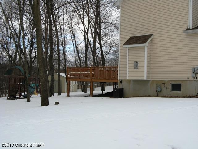 444 Edgemont Road Stroudsburg, PA 18360 - Photo 27 of 29 side