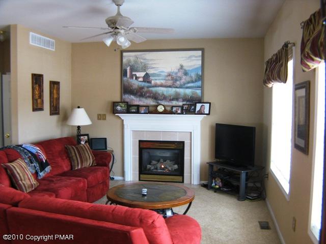 444 Edgemont Road Stroudsburg, PA 18360 - Photo 4 of 29 family room