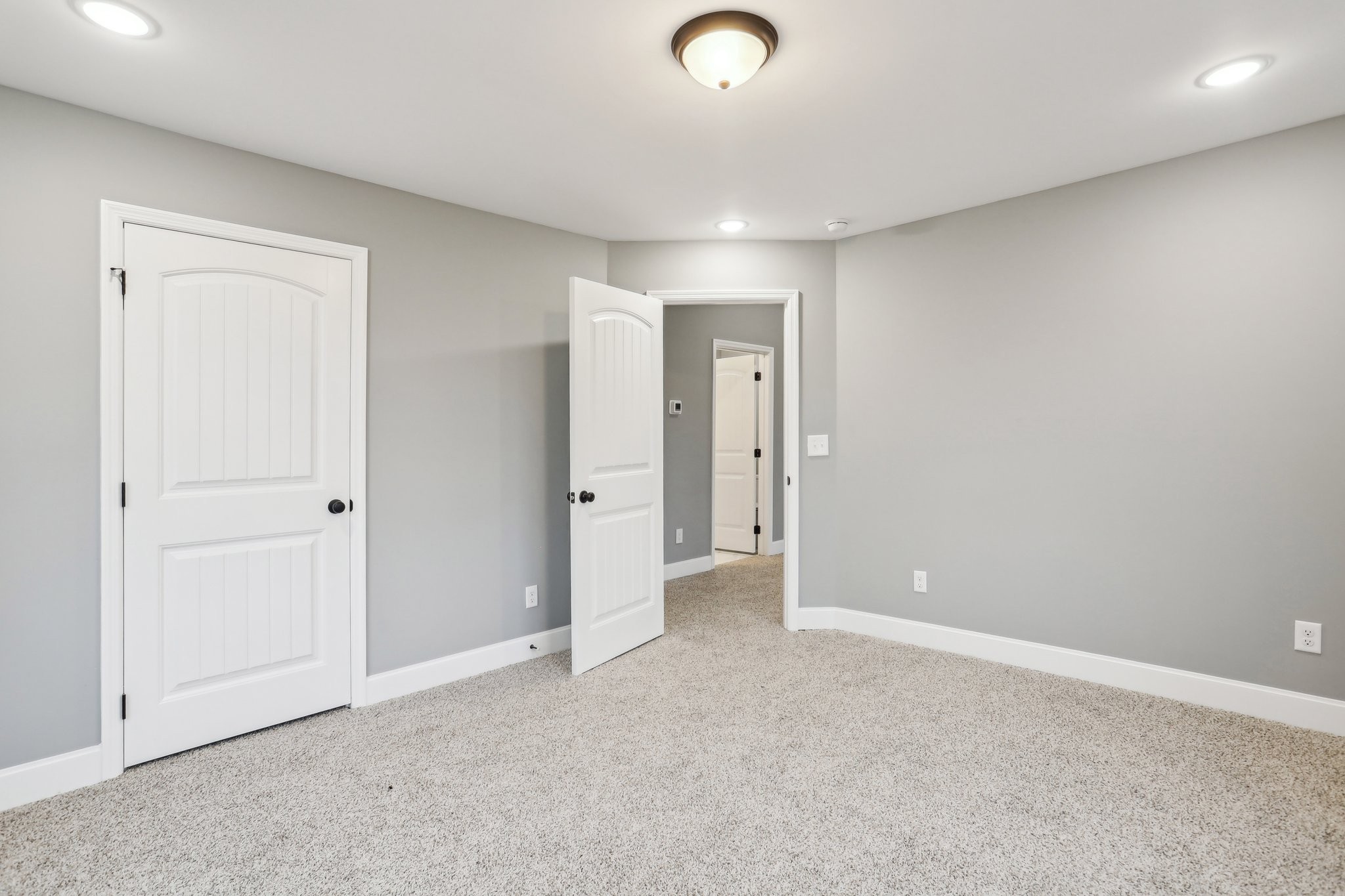 304 Fountainhead Road Portland, TN 37148 - Photo 28 of 38 an empty room with closet area
