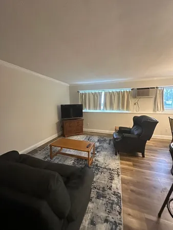 $1,975 | 74 Barrett Street, Unit 103, Northampton, MA 01060
