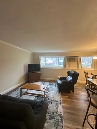 $1,975 | 74 Barrett Street, Unit 103, Northampton, MA 01060