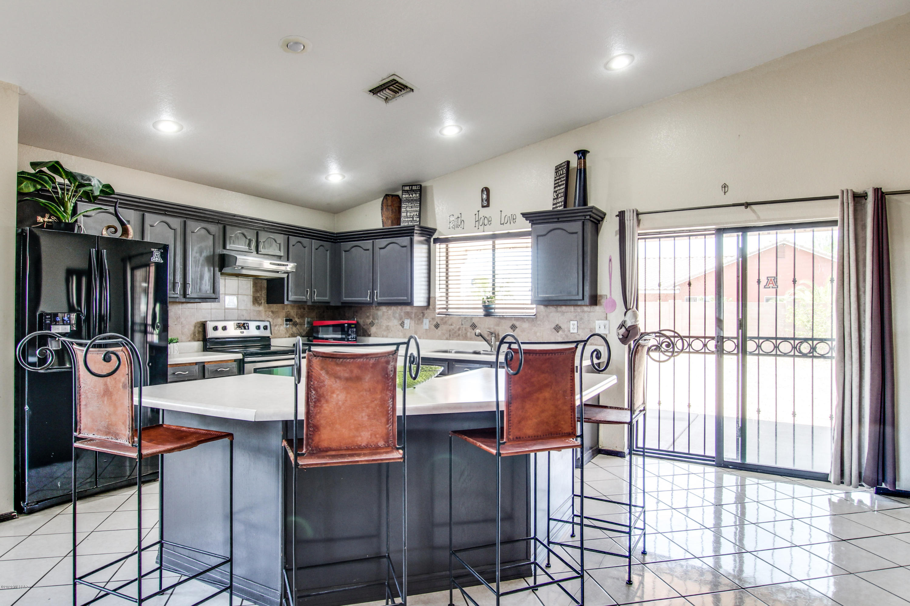 454 Fronda Court Rio Rico, AZ 85648 - Photo 3 of 17 Gallery Image 3