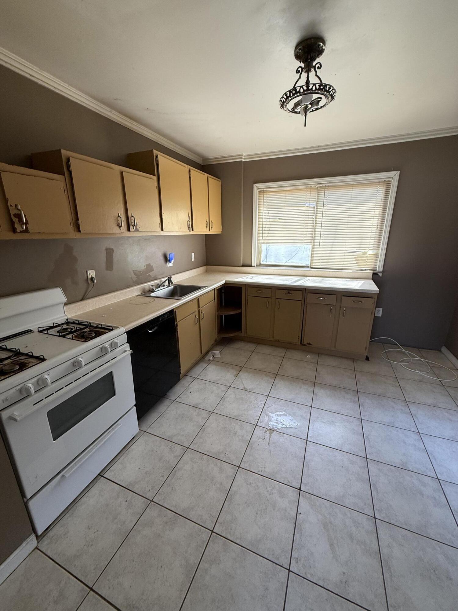 23147 Donald Avenue Eastpointe, MI 48021 - Photo 2 of 11 IMG_0194