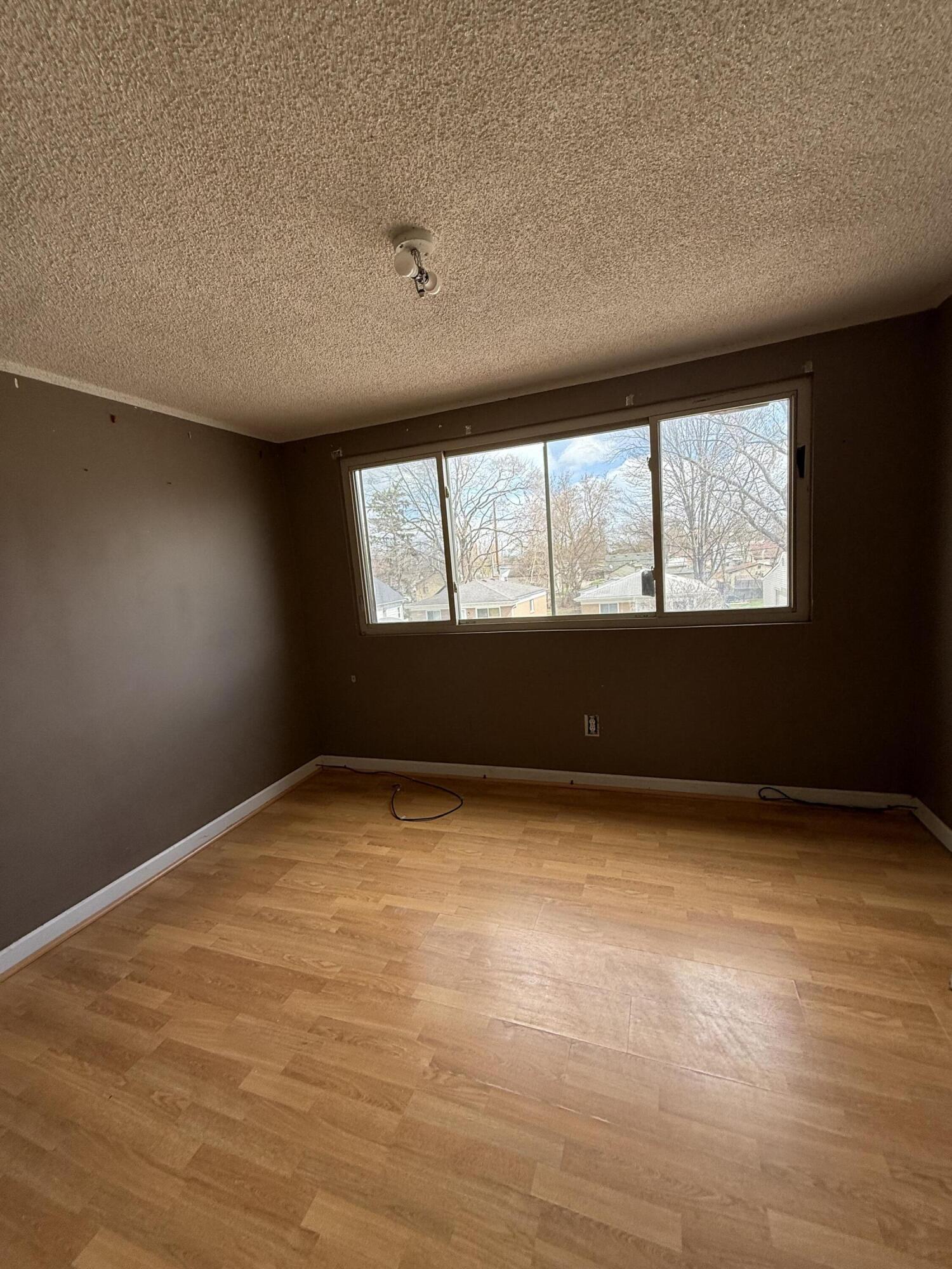 23147 Donald Avenue Eastpointe, MI 48021 - Photo 5 of 11 IMG_9988