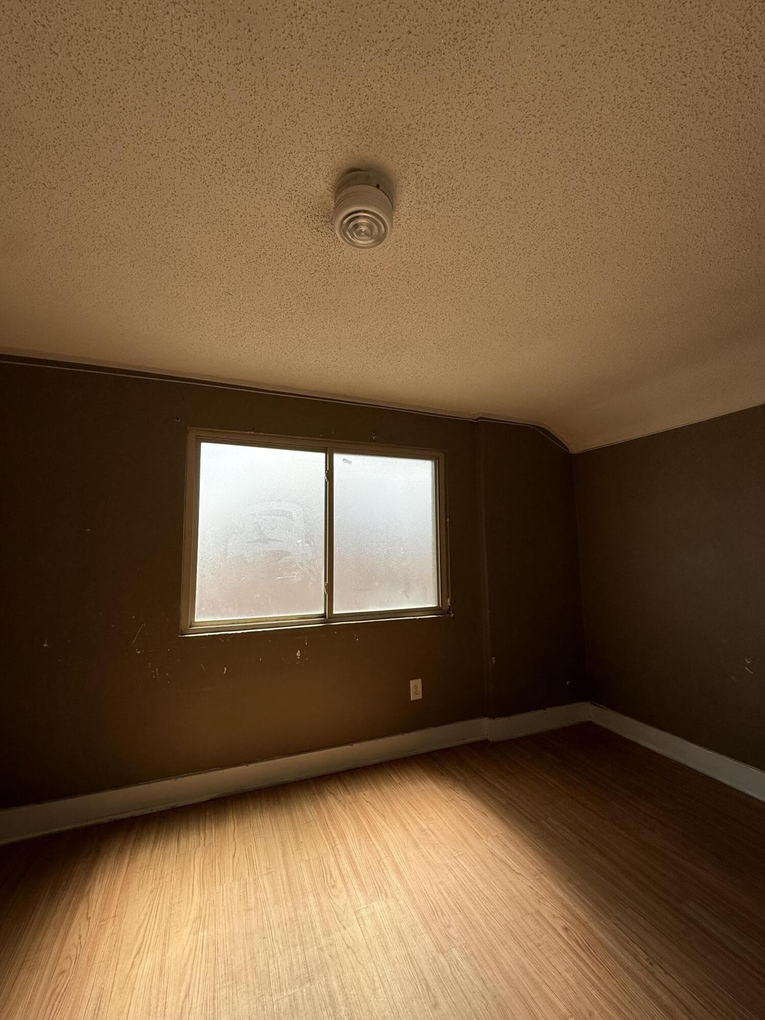 23147 Donald Avenue Eastpointe, MI 48021 - Photo 6 of 11 IMG_9989