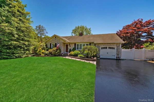$650,000 | 20 Bayside Avenue, Medford, NY 11763