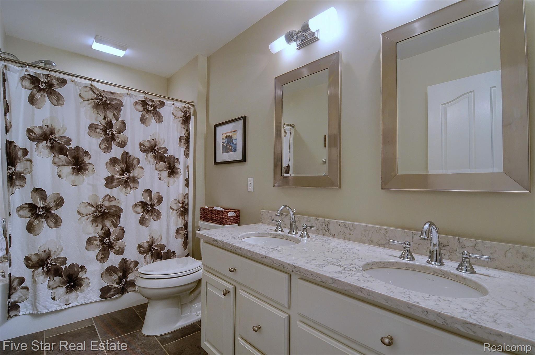 720 Loggers Circle Rochester, MI 48307 - Photo 38 of 63 38-Bathroom.jpg