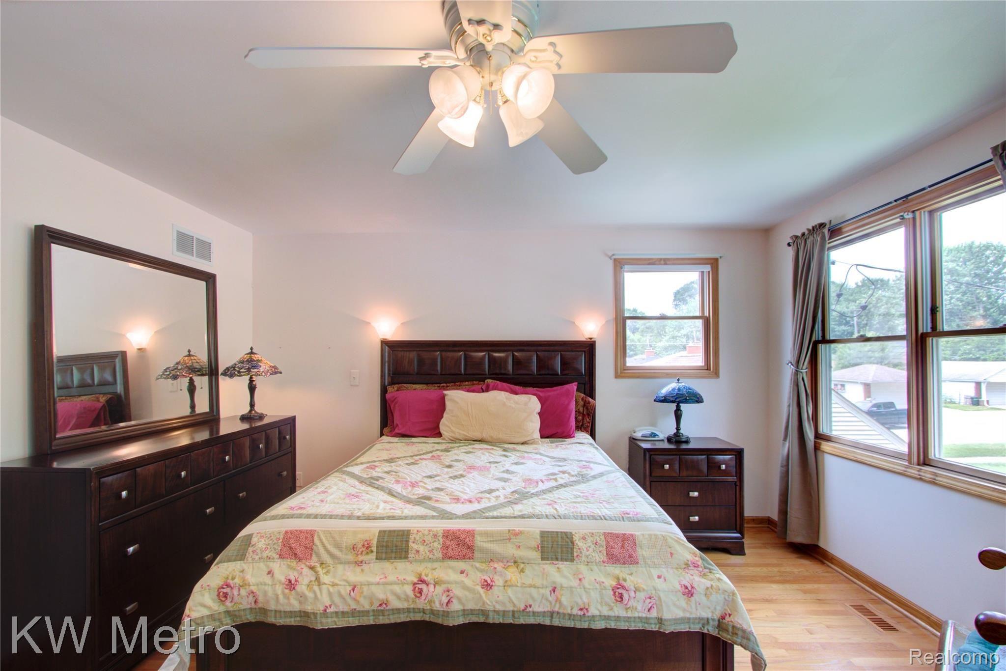 1990 Broadstone Road Grosse Pointe, MI 48236 - Photo 27 of 41 1990 Broadstone 27.jpg