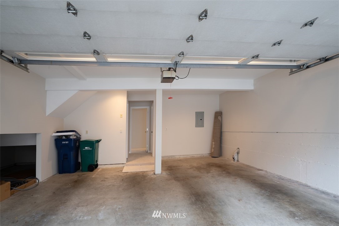 7323 Old Redmond Road, Unit 6 Redmond, WA 98052 - Photo 17 of 18 a view of a garage