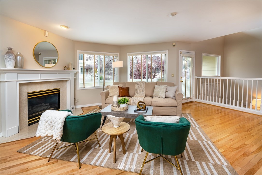 7323 Old Redmond Road, Unit 6 Redmond, WA 98052 - Photo 3 of 18 a living room with furniture and a fireplace