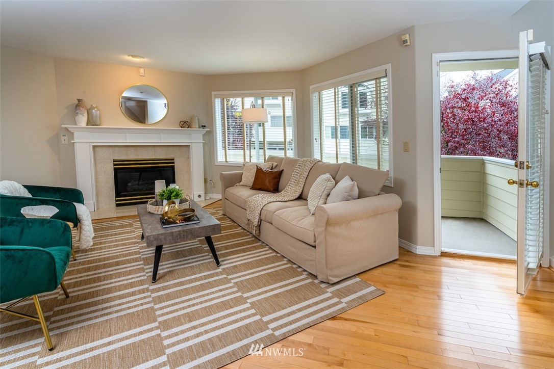 7323 Old Redmond Road, Unit 6 Redmond, WA 98052 - Photo 4 of 18 a living room with furniture and a fireplace