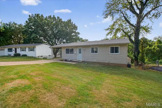 $168,000 | 12 Ville Donna Court, Hazelwood, MO 63042