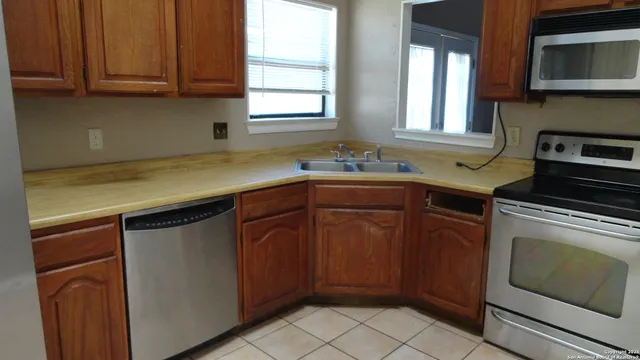 $1,875 | 8527 Village Creek, San Antonio, TX 78251