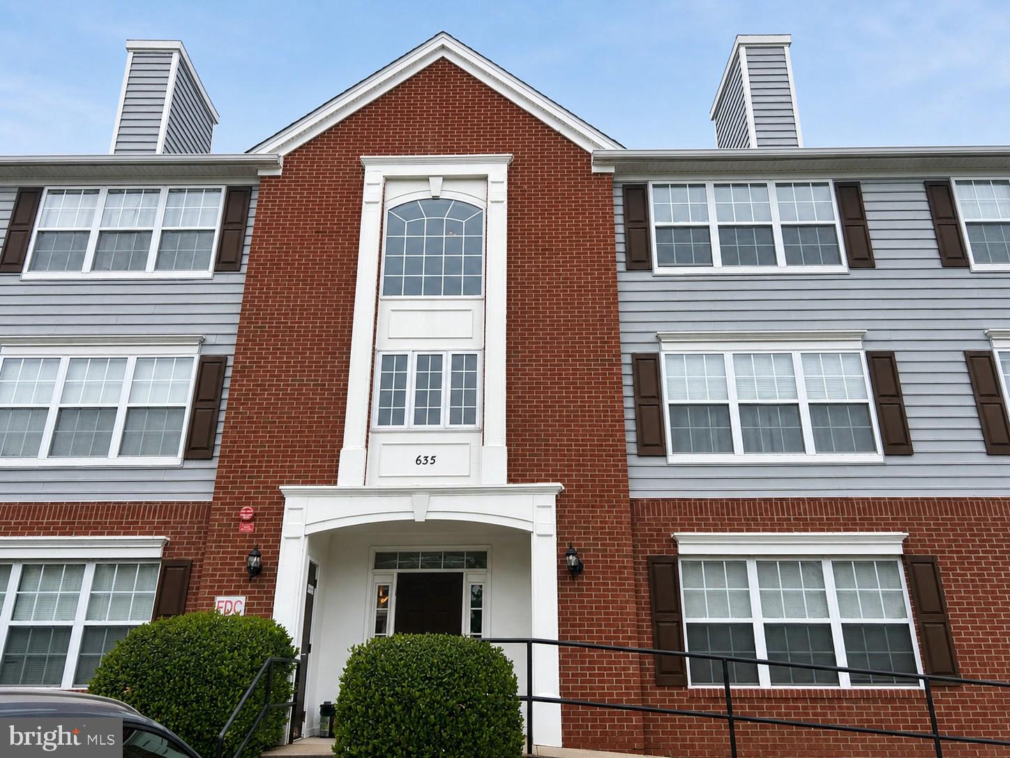 Welcome to 635 Constellation SQ SE #D