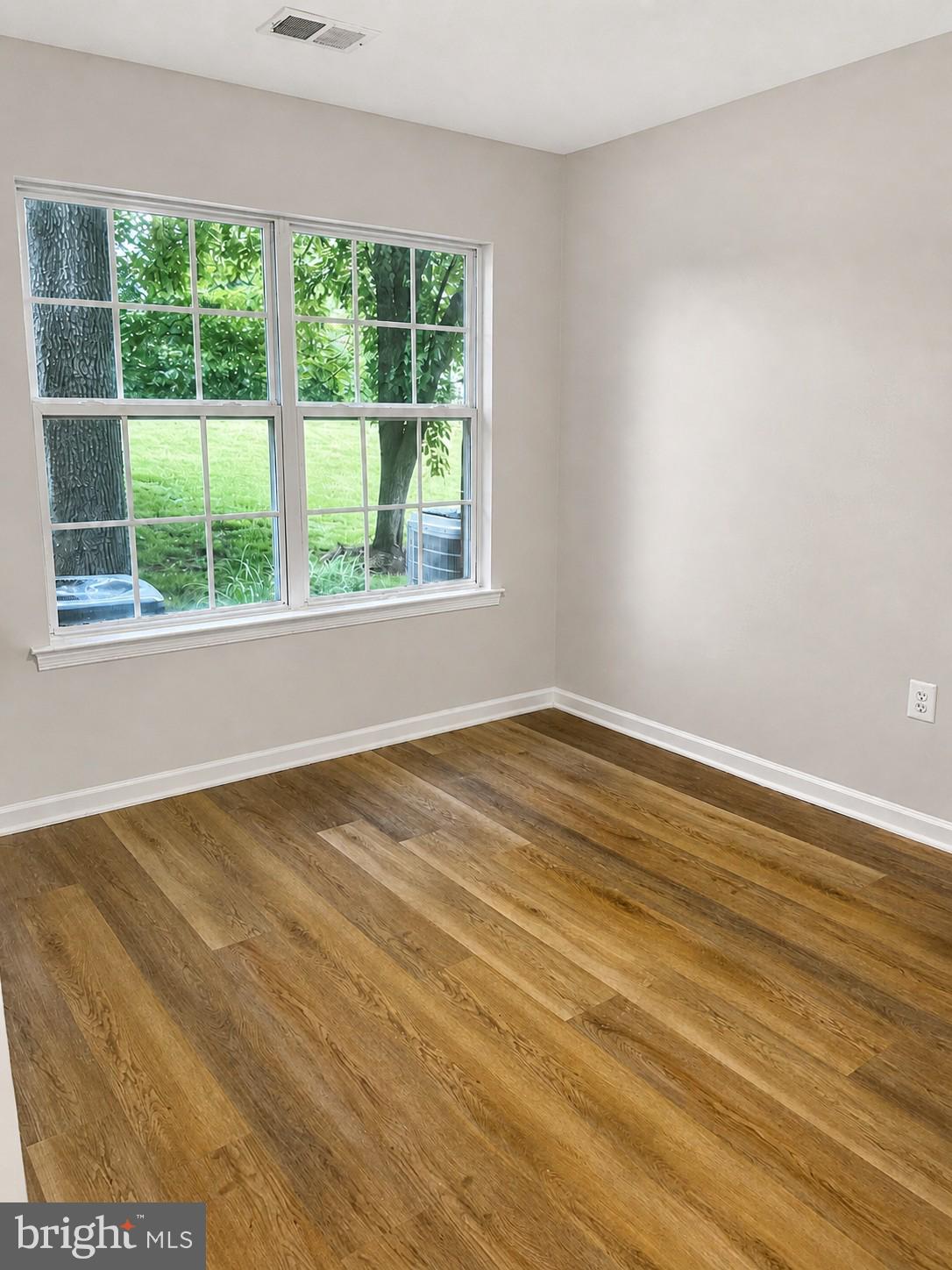 635 Constellation Square Southeast, Unit D Leesburg, VA 20175 - Photo 15 of 18 Third Bedroom picture 32