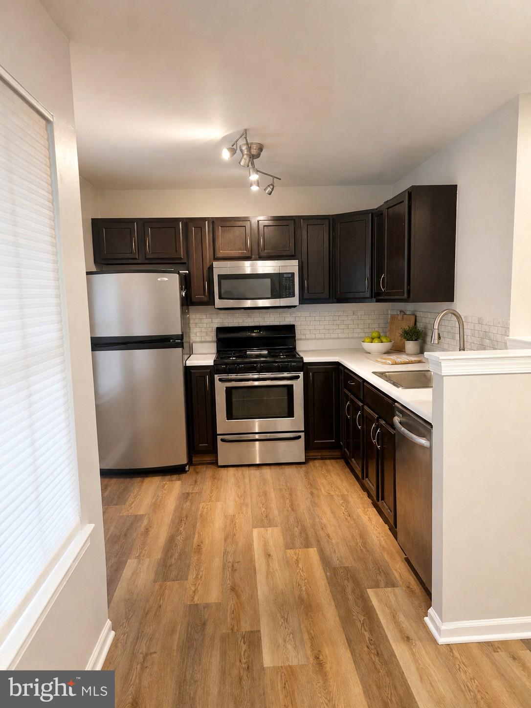 635 Constellation Square Southeast, Unit D Leesburg, VA 20175 - Photo 2 of 18 Kitchen