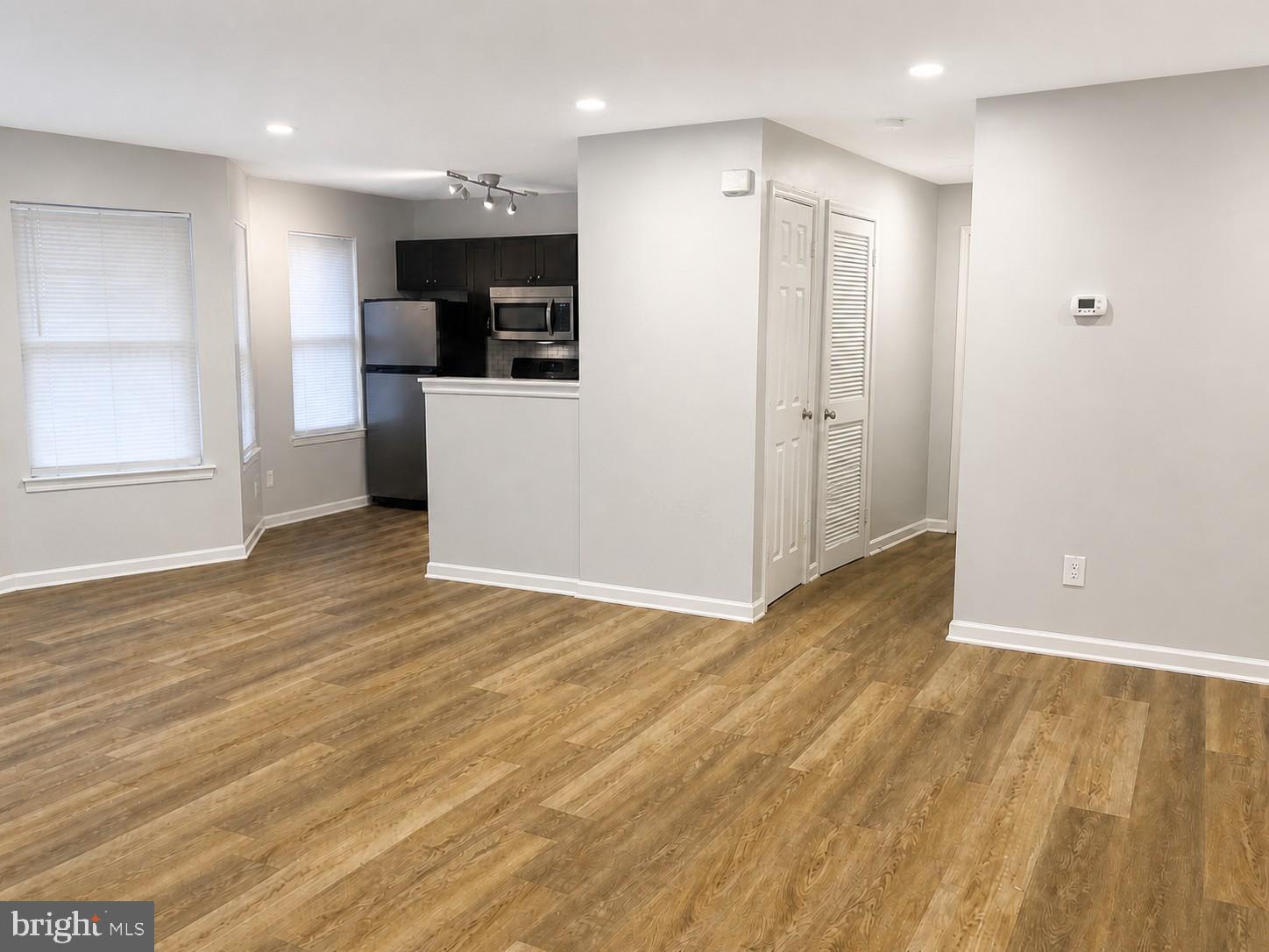 635 Constellation Square Southeast, Unit D Leesburg, VA 20175 - Photo 3 of 18 Living room