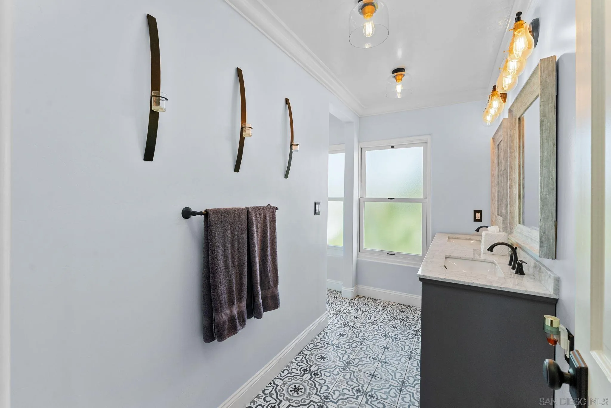 4136 Palisades Road San Diego, CA 92116 - Photo 39 of 68 a bathroom with a sink and a mirror