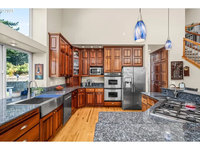 $1,400,000 | 27067 Pickens Road, Eugene, OR 97402