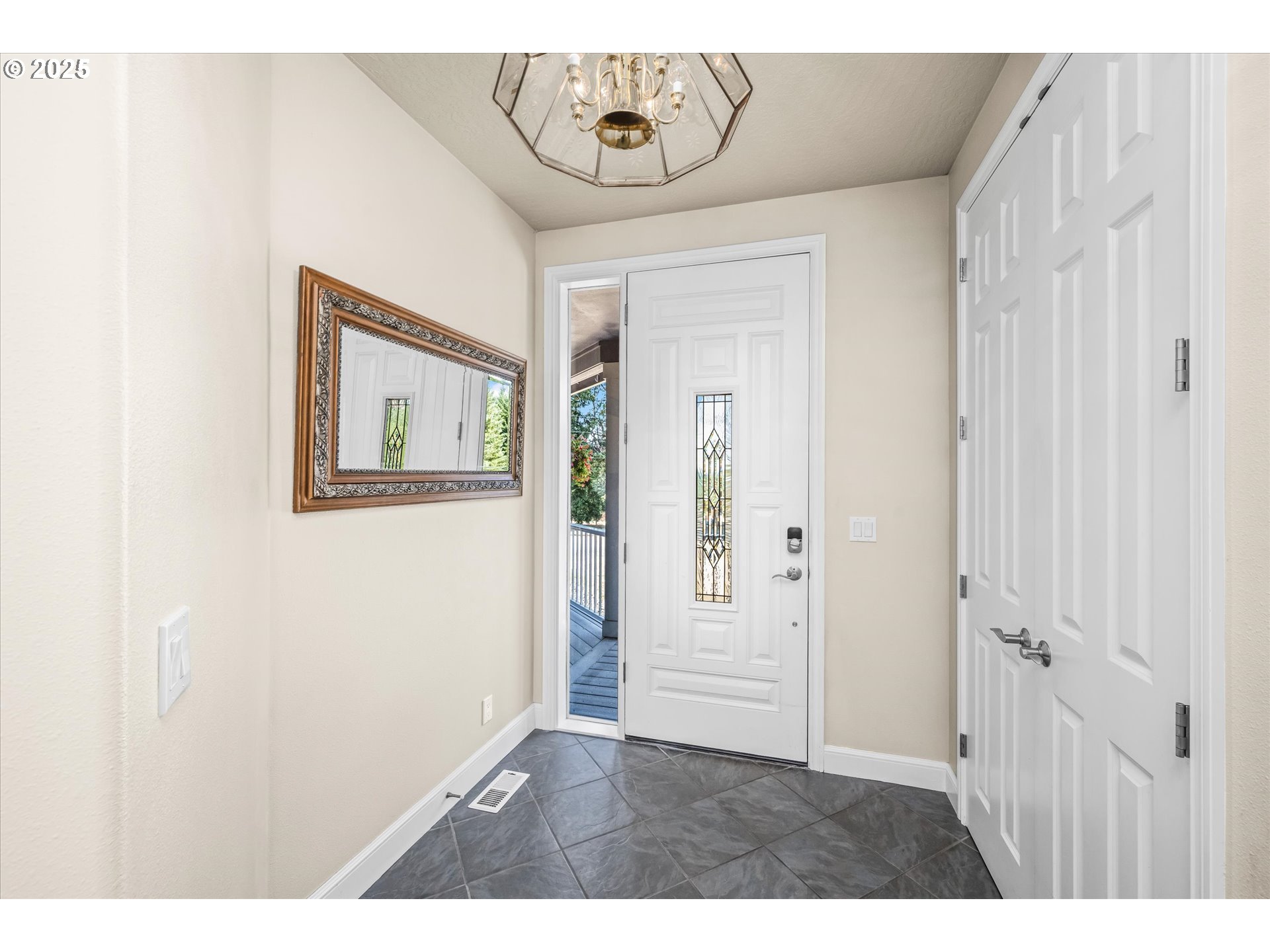 27067 Pickens Road Eugene, OR 97402 - Photo 4 of 48