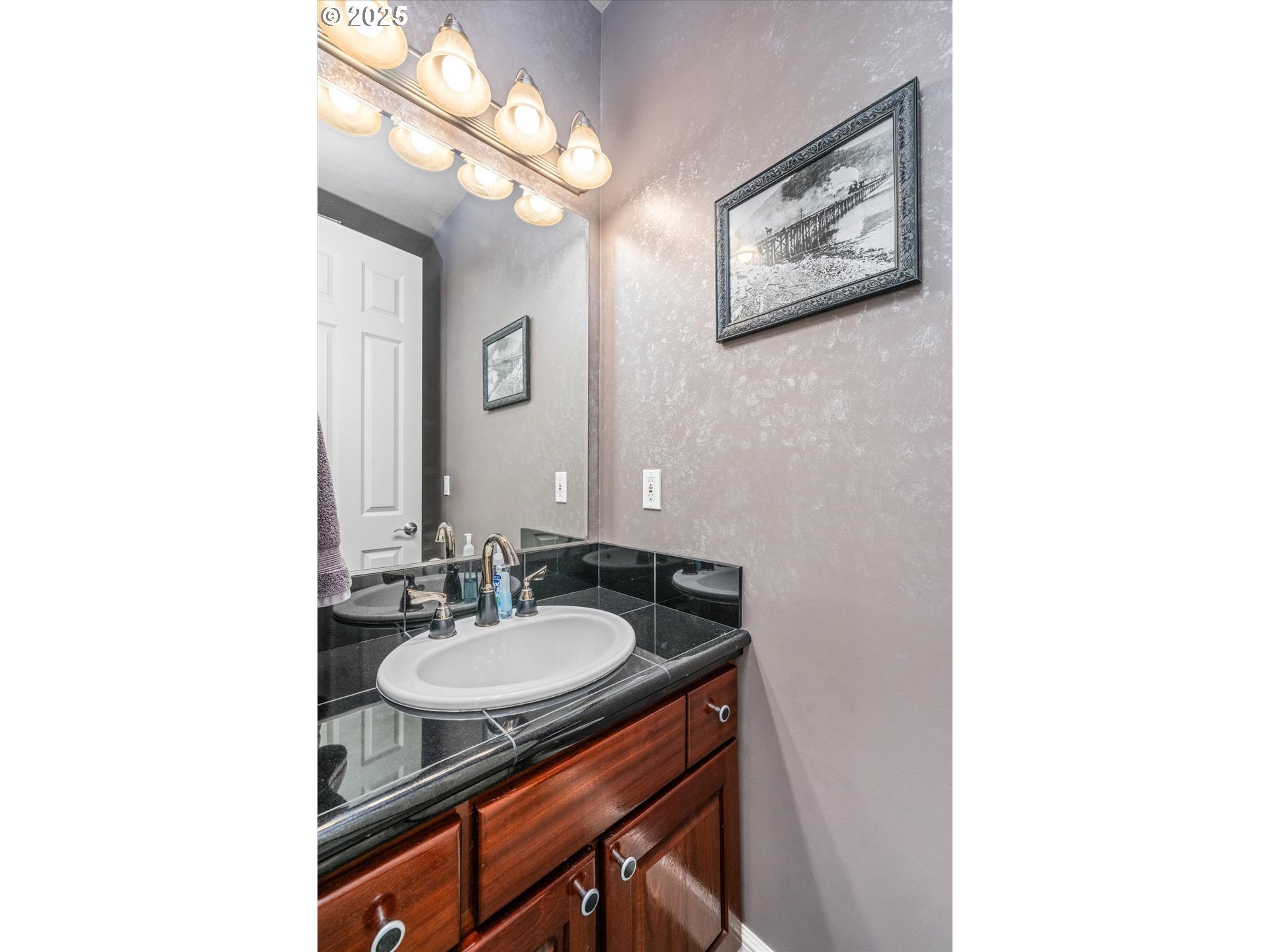 27067 Pickens Road Eugene, OR 97402 - Photo 5 of 48