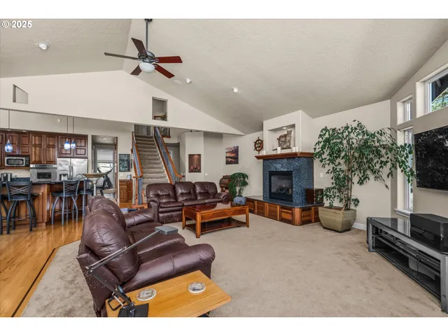 $1,400,000 | 27067 Pickens Road, Eugene, OR 97402