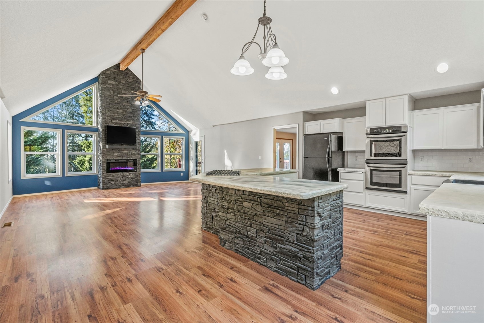 416 Walnut Acres Road Kelso, WA 98626 - Photo 3 of 37 Gallery Image 3