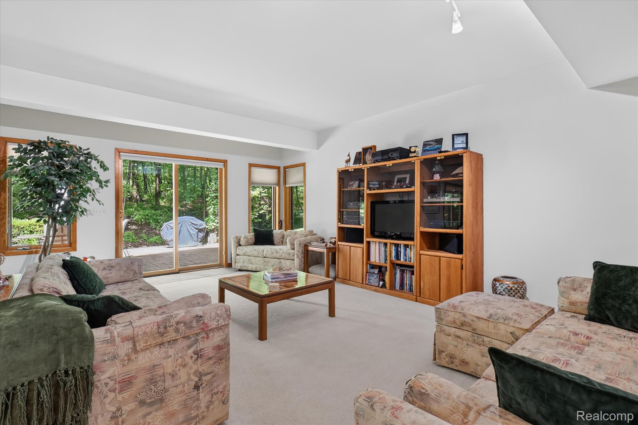 5388 Hartland Road Fenton, MI 48430 - Photo 35 of 74 34-5388-Hartland-Rd-WindowStill.jpg