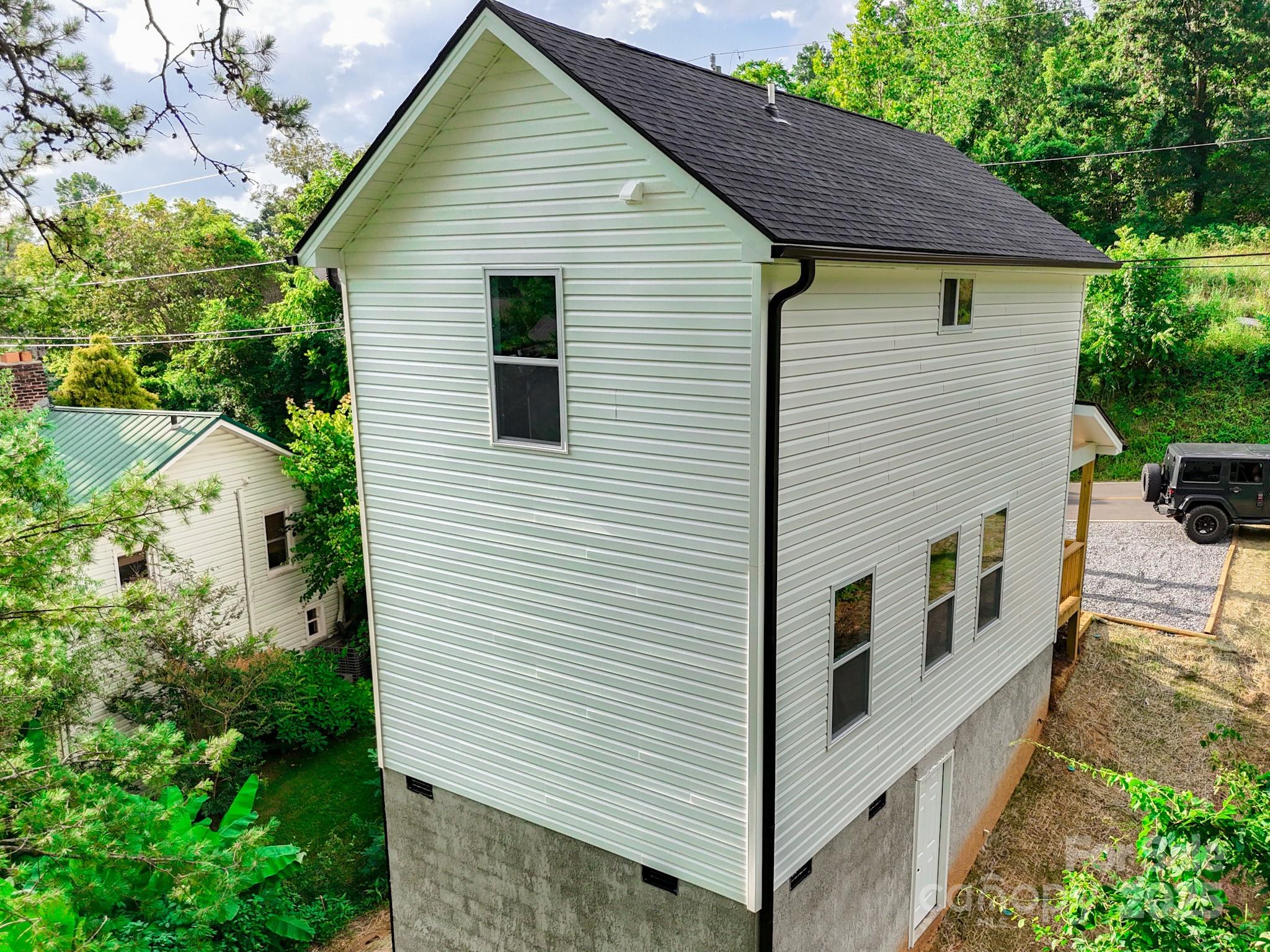 110 Lookout Road Woodfin, NC 28804 - Photo 4 of 40 Gallery Image 4
