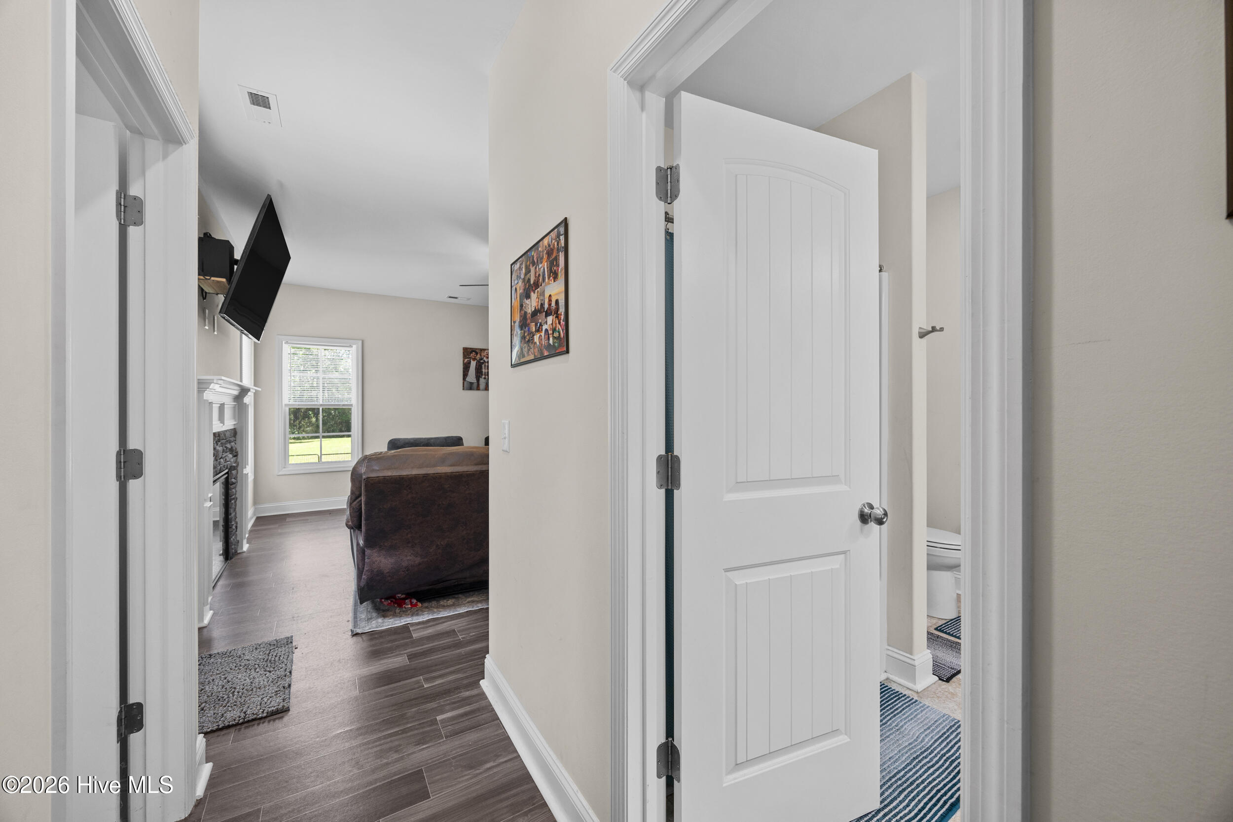 107 Clymer Court Hubert, NC 28539 - Photo 21 of 44 16_hallway