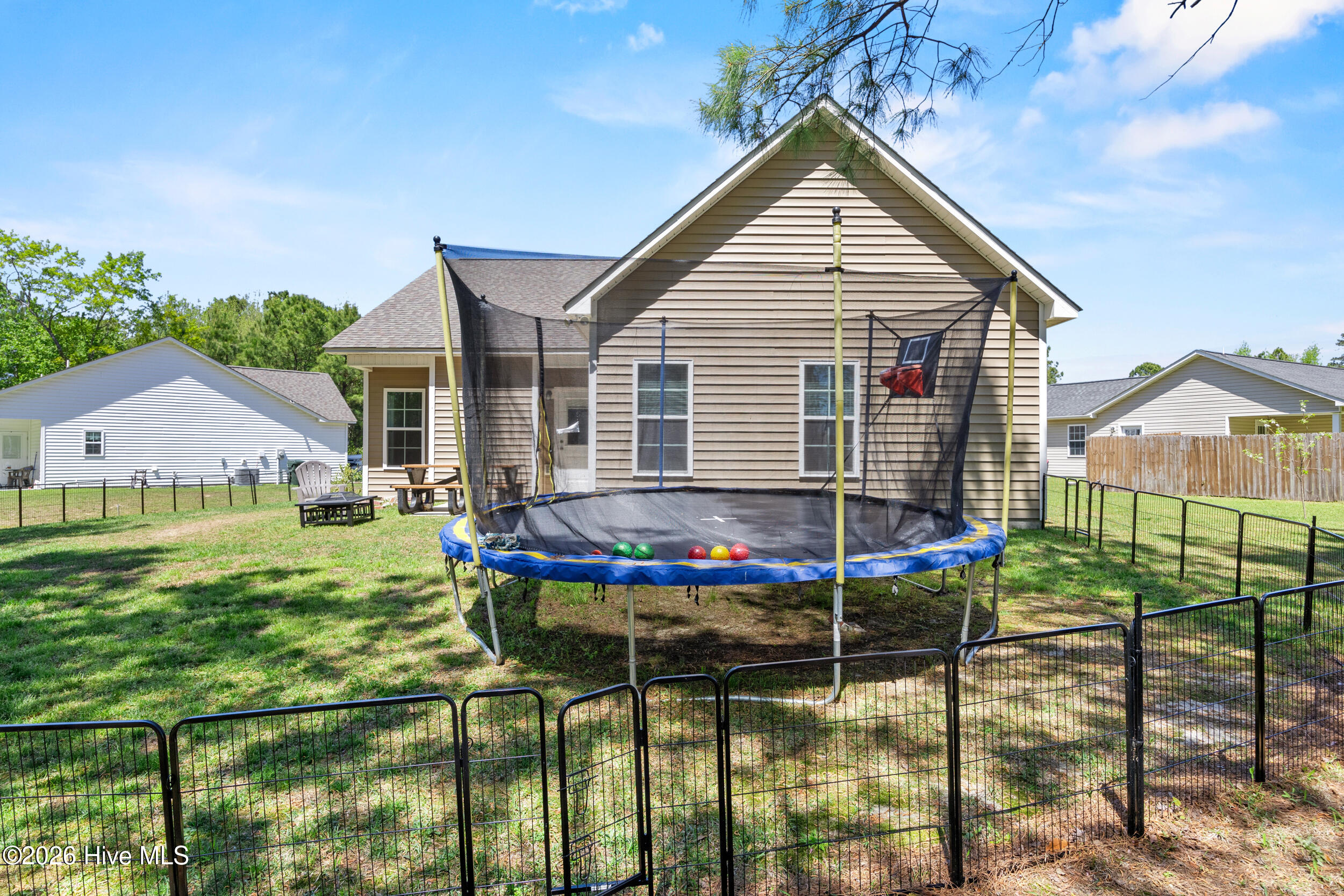 107 Clymer Court Hubert, NC 28539 - Photo 32 of 44 30_back exterior
