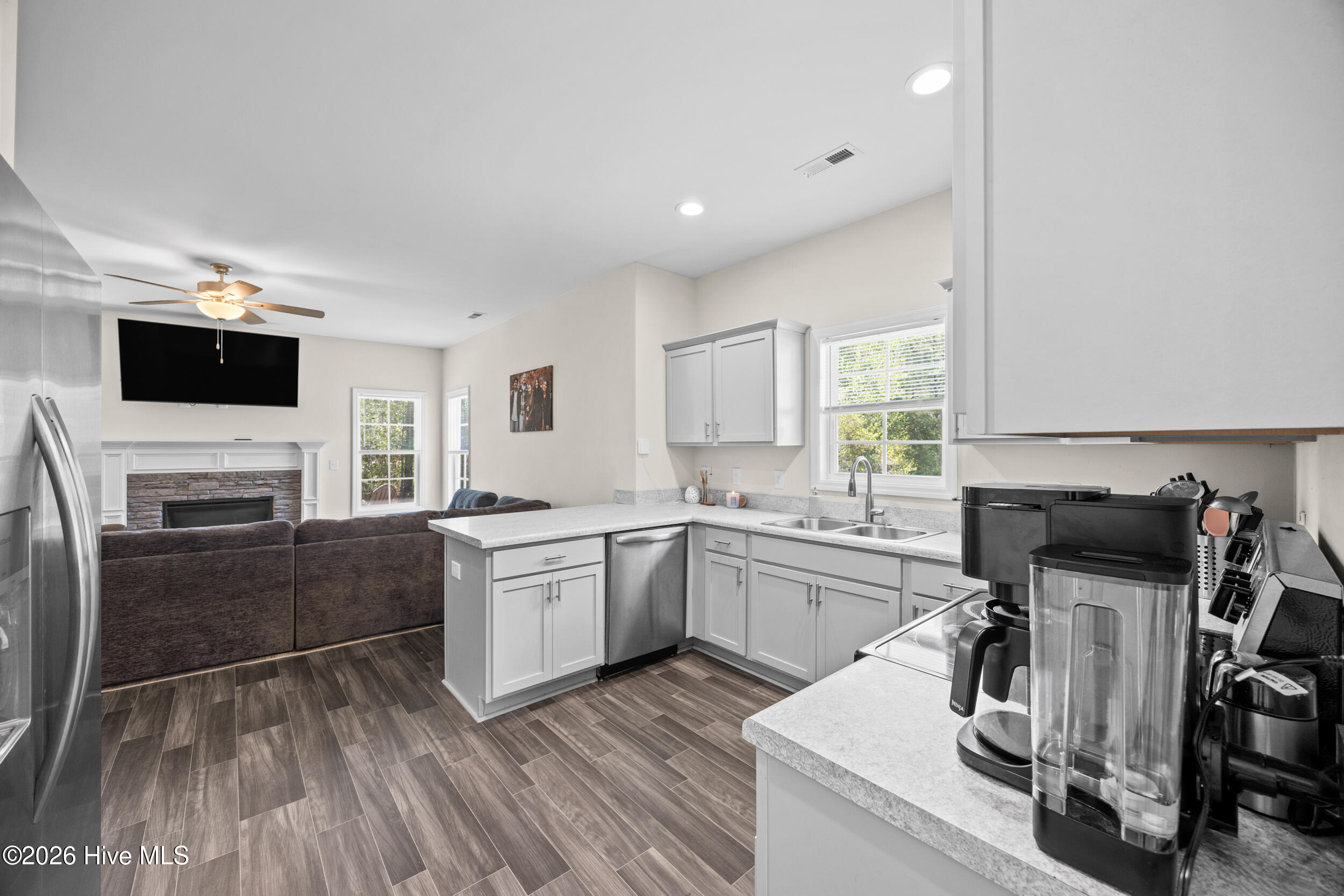 107 Clymer Court Hubert, NC 28539 - Photo 10 of 44 10_kitchen