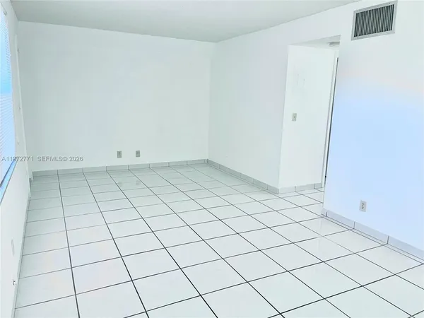 a view of a utility room