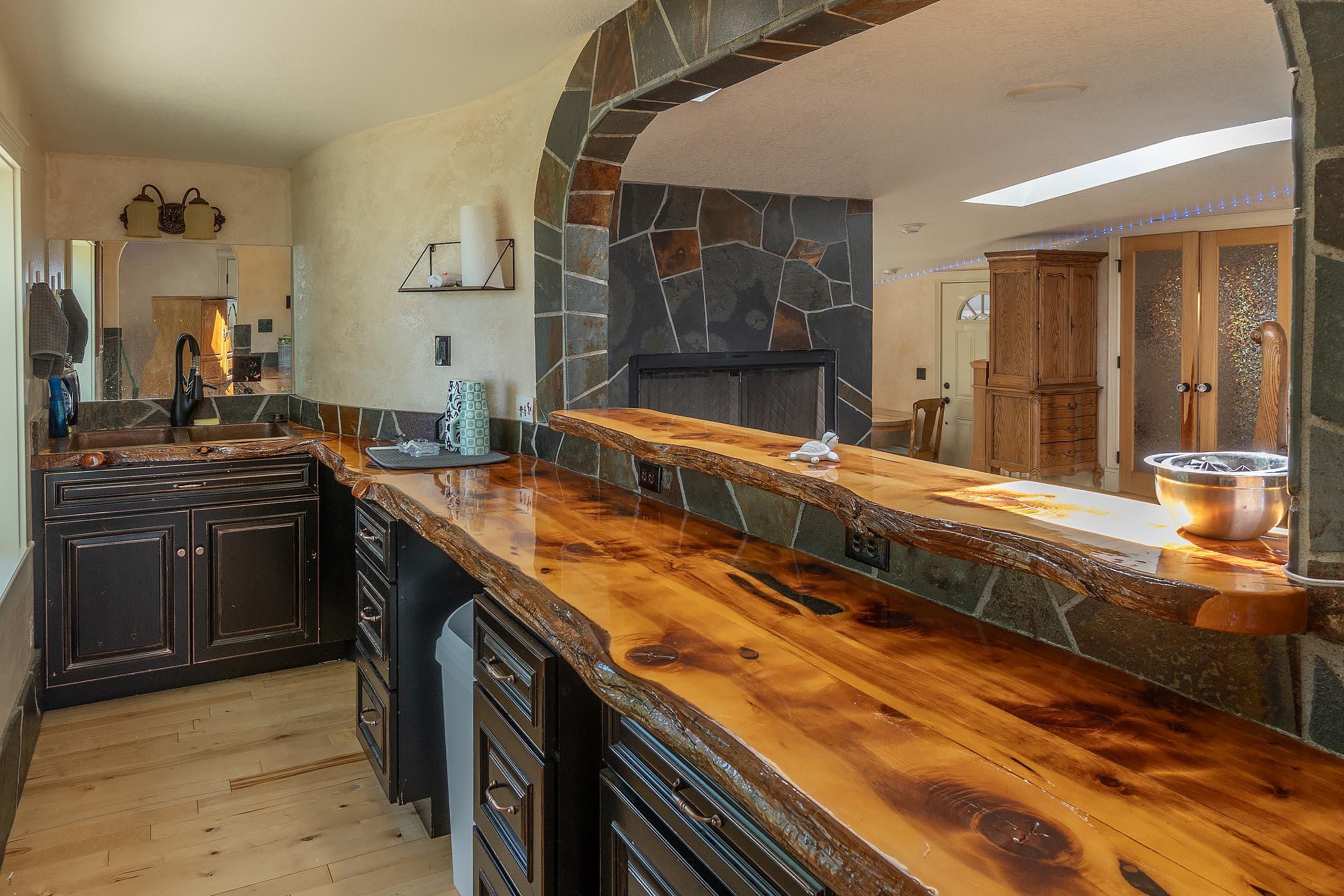 59047 Old Lake Road Christmas Valley, OR 97641 - Photo 14 of 55 Second floor wet bar.