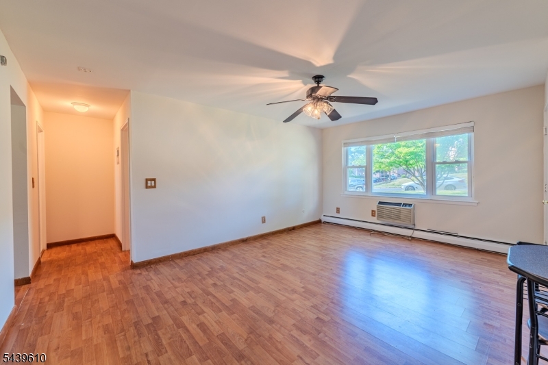 93 Fox Road Edison, NJ 08817 - Photo 7 of 27
