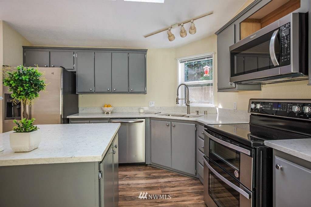 1678 Zylstra Road Oak Harbor, WA 98277 - Photo 11 of 25 Gallery Image 11