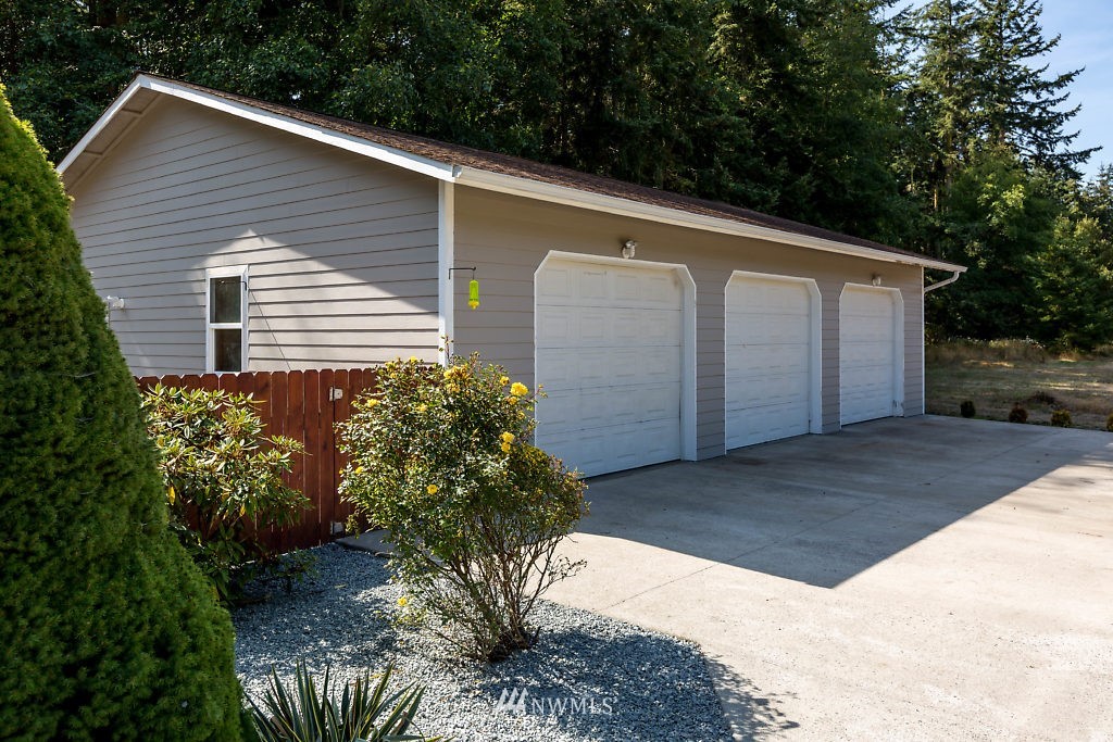 1678 Zylstra Road Oak Harbor, WA 98277 - Photo 3 of 25 Gallery Image 3