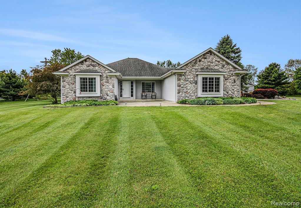 6268 Hazard Road Fenton, MI 48430 - Photo 1 of 51