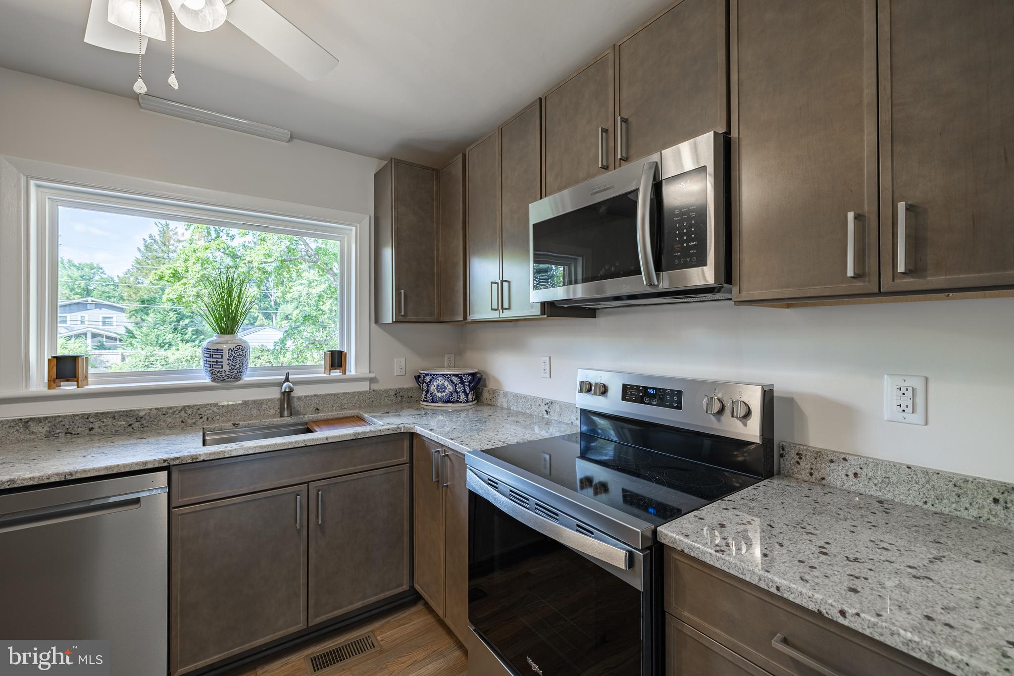 8006 Anoka Road Henrico, VA 23229 - Photo 2 of 36