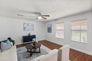 $2,395 | 812 Ericville Drive, Arlington, TX 76001