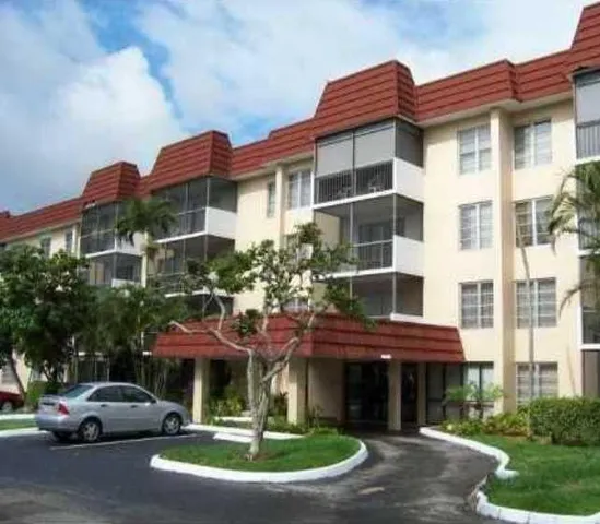 $1,900 | 4152 Inverrary Drive, Unit 101, Lauderhill, FL 33319