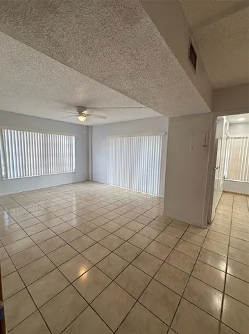 $1,900 | 4152 Inverrary Drive, Unit 101, Lauderhill, FL 33319