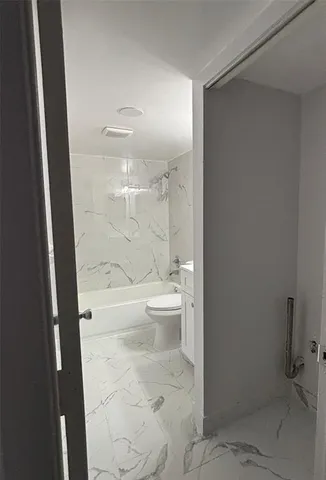 $1,900 | 4152 Inverrary Drive, Unit 101, Lauderhill, FL 33319