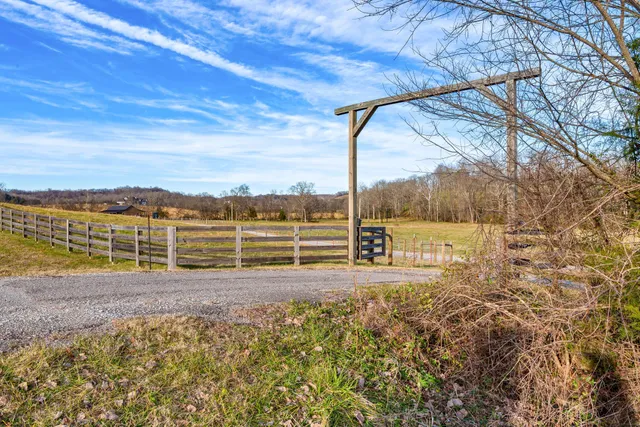 $1,725,000 | 2564 New Highway 7, Santa Fe, TN 38482